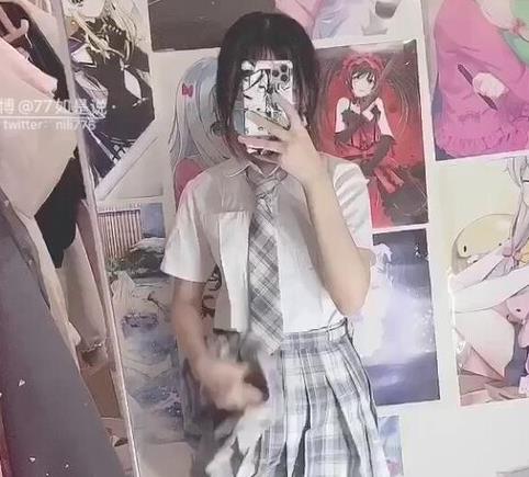 77如是说微博网红福利姬10V3G稚嫩自娱自乐视频