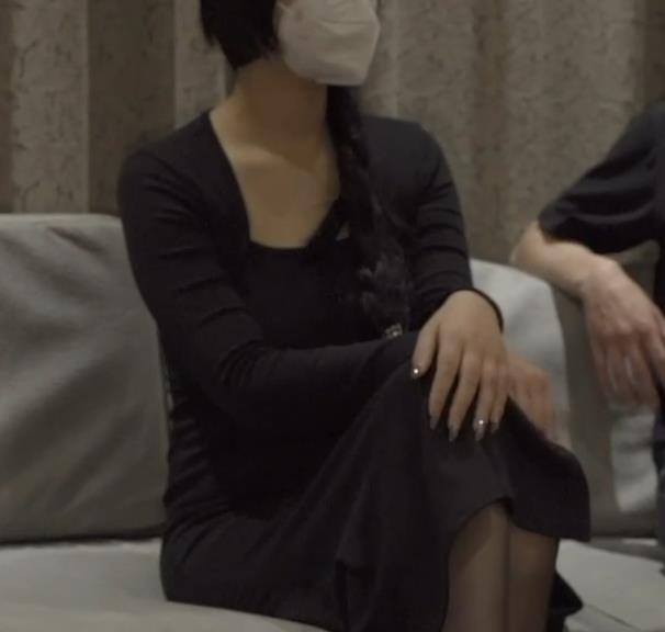 亿米：妻子车阵黑丝长腿尤物，撞击木瓜身材视频