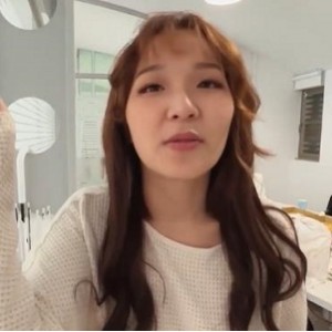 湾湾最新作品：宝岛娃娃脸美女国语对白团建视频，女Y男Y火爆表现！