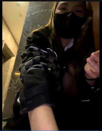 男厕主播Love-Lynn自拍商场楼梯间WC合集，火爆观看！