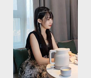 糖糖：妹子社网红，直播粉丝服装交流视频