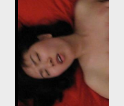 《顶级绿M：作者自拍，时长26分钟，高耐妗面，3-4人游，国内换Q场面，大气高端，点赞下载观看！》