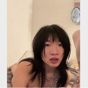 亚籍留学生三人游18分钟深H视频