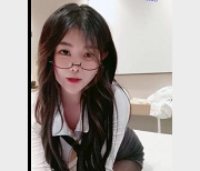 娃娃臉眼鏡萌妹自拍视频1V-1.1G，完美身材曲线近镜头N子女主