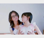 散打哥和真真姐自拍资源合集-男主约粉丝内部人员道具观看