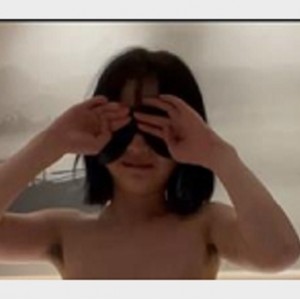 清纯少女自拍作品，女高中生嫩啊毛毛多，无保护CC配合声音女在上，小姐姐C画面喜欢下载观看