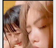 FansOne精选网红倪娜Nina番外篇：组队闺蜜四人游，时长11分