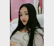 6V-2.5G旺仔牛B糖自拍视频，小伙伴KTV三人游精彩表演