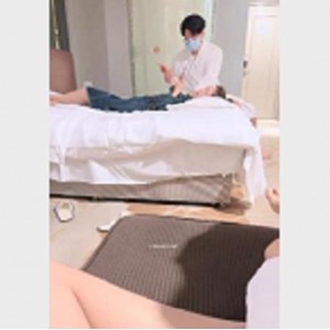 男师傅三人游自拍按摩用嘴冲刺露脸身材超长视频