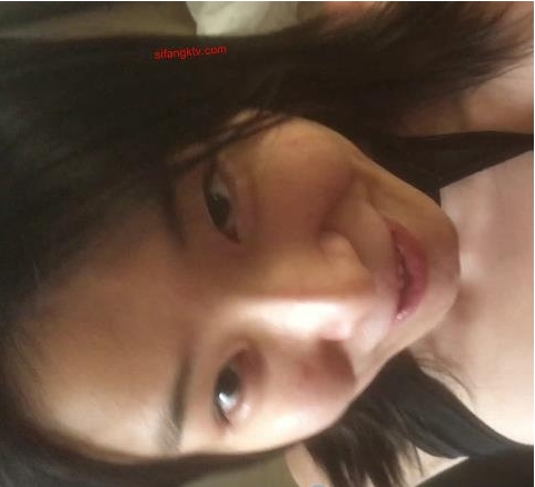 留学生何惠在美国的顶级放肆餐厅露脸