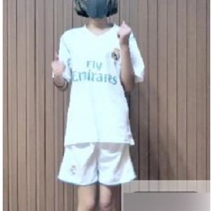 抖音软萌美少女(钰儿)舞动青春，学院风制服彰显少女朝气【2V，390M】