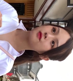 热裤大长腿胖臀美女私人订制街拍