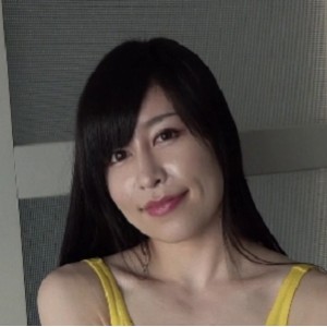 惊现-赛车女郎吊带写真流出