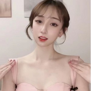 最近全网疯传的南京某学校极品清纯校花《小坦克》抖音63W粉丝有尺度视频！21部视频完整版