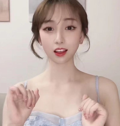 最近全网疯传的南京某学校极品清纯校花《小坦克》抖音63W粉丝有尺度视频！21部视频完整版