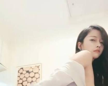 虎牙绝美主播《一库一库》绝版紫薇视频