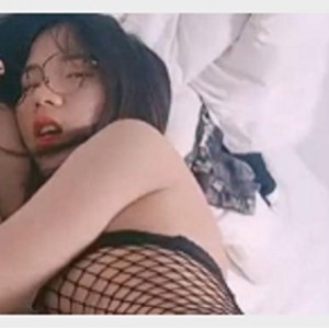 p站多情素人渔网袜自拍佳作