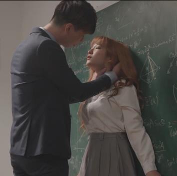 热门推荐华人传媒公司新作!教室主题麻豆片,女主颜值竿娆技术精湛,战况激烈!450亿身家