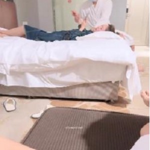 男师傅三人游自拍按摩冲刺露脸视频下载