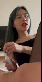 推特脚艺人小七爱庄周视频资源，脚法大长腿颜值，足系列党必看