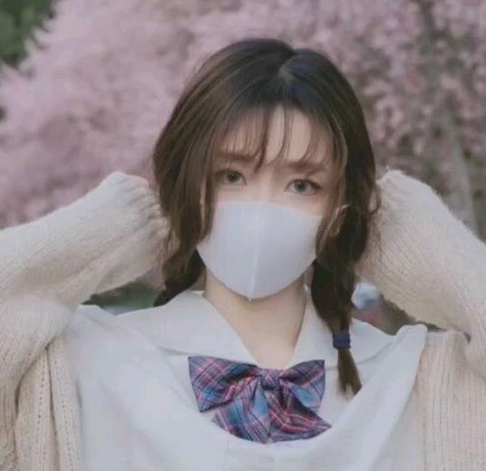 玩偶姐姐HONGKONGDOLL合集：爆红一日女友，时尚颜值眼睛免费