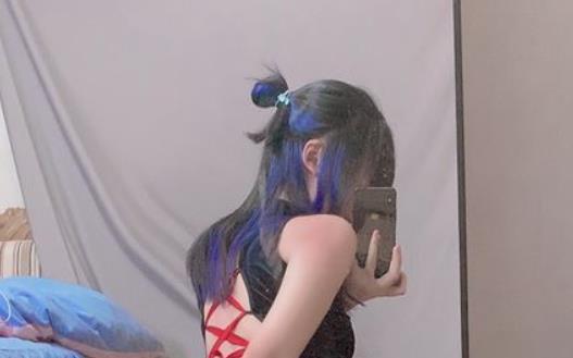 推特网红小兔兔翘臀妹子角色扮演服装女郎486MB视频