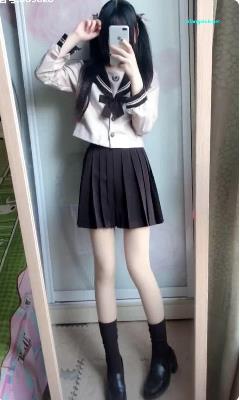 抖音网红晨意野餐兔热舞美腿合集，露脸粉嫩诱人