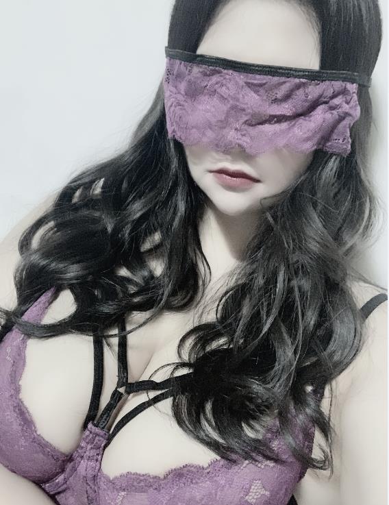 坦克美女巨巨：车头灯大亮，美颜减肥秀