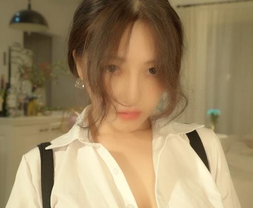 樱晚gigi钢琴课系列，1V611M，微博网红身材诱惑