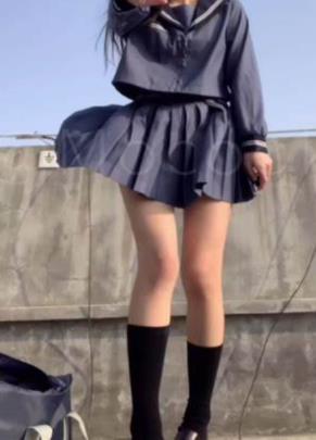 00后在校女学生小贝贝：日常解压美女资源，清纯粉萌互动游戏