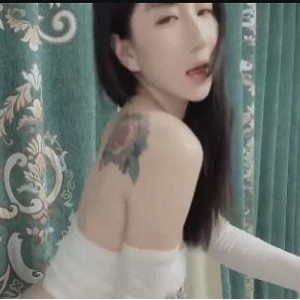 花椒直播：1v1对决、定制节目、互动娱乐，下载APP尽享75V视频量