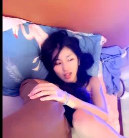 三人游：长腿姐姐的魅力之旅