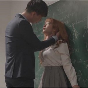 教室战况：麻豆女主颜值竿娆1V-355M，市场32分