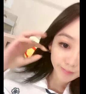 NeiNei粉嫩女神自拍视频1分34秒，不露脸颜值身材神器形状车灯下载观看