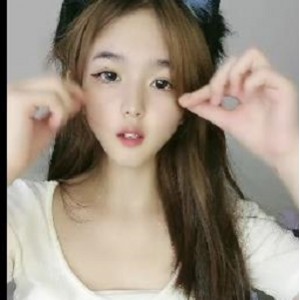 校花级女神黑丝自拍表演视频1分45秒青春靓女刮毛毛道具身材