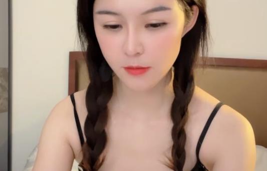 露脸女神Makabaka自拍主播震震球P水颜值表情视频下载