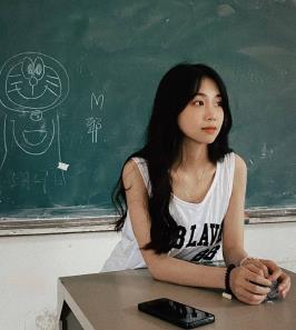 高颜值护士小姐姐自拍小视频，下载观看！