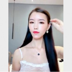 白净丰满老阿姨资源，男主猴急养眼妹子惊喜