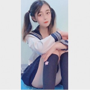 粉嫩妹子鱼丸：水嫩娇小可爱穿水手服，丝质袜子视频珍藏版