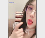 砂糖-烧嫩女神A4腰长腿51个视频1G资源