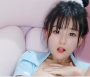 软妹子直播一线天车头灯露脸合作视频15V5.9G