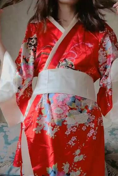 FL姬推特cos视频合集，露脸舞蹈玲珑小脚，活捉一只云云吖，绅士必看！