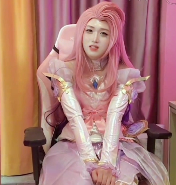 邢曦月TS付费福利合集：NV+16.5GB，大罩杯眼睛妹航空大学厕拍传媒新网红脸骚鸡丝足熟女偷吃台湾约会公鸡俱乐部coser福利姬大罩杯福利姬宿舍挑战cos黑神