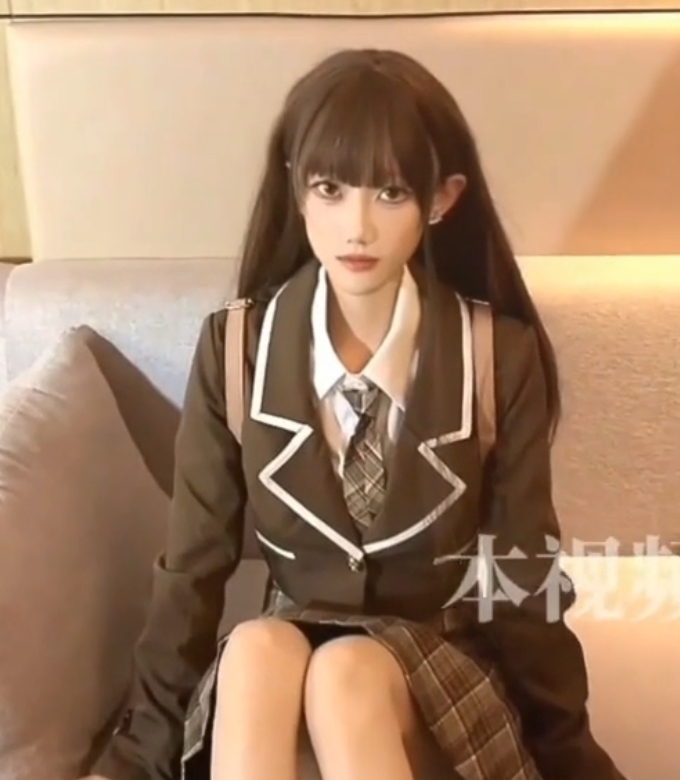 引了不少粉丝的兴趣。她曾在直播中提到，井川里野是她的偶像之一，对其演技和风格赞不绝口。这也让粉丝们更加喜爱小鹿，因为她不仅是一个美丽的女神，还是一个有品味的影视