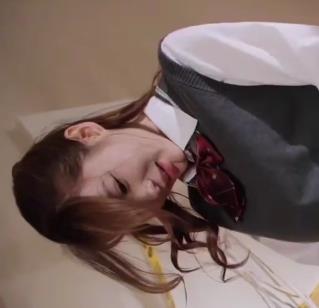 JK少女何雯娜1V-638M：美颜身材双绝，少女主动下水道