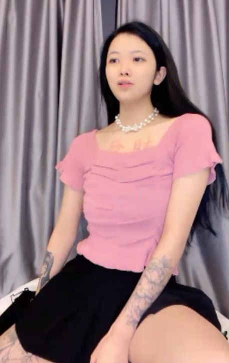 半糖甜美风,超白超粉超赞身材,家里表演百度盘