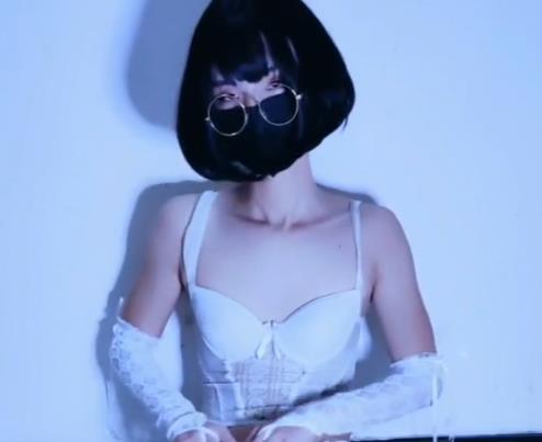 JinWanXuan1999高产网红TS资源合集,92个视频4.4G,口味重拳打肛特大号玩,挑战你的想象