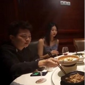 堕落人Q：自拍4V大合集，1.8G超大容量，精彩连载作品！