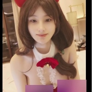 小猪猪的颜值诱惑直播露脸表演、有趣装扮、揉揉玩玩、道具运动、saoxue靓声低语撩骚