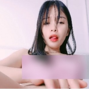 18岁宝宝饿了丝袜诱惑174v434.6g：网络红人小雅的魅力展示